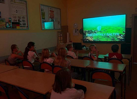 Klasa 3 uważnie uczestniczy w warsztatach