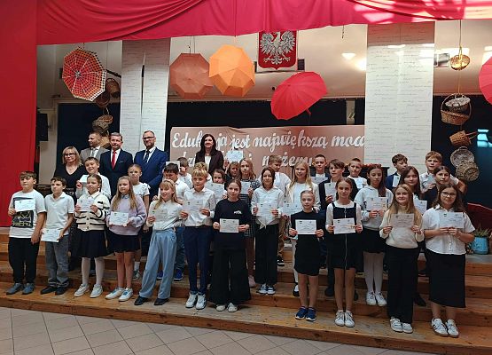 uczniowie klas 5 ze stypendiami