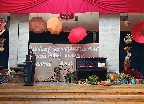 Pani dyrektor przemawia