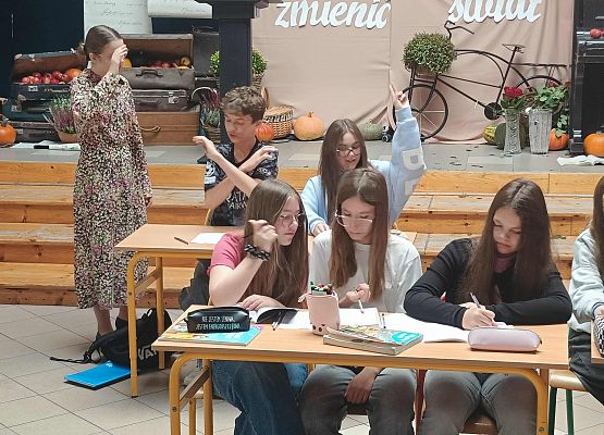 uczniowie klasy 7a - przedstawienie