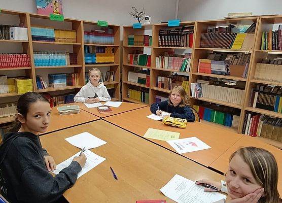 maratończycy podczas pisania testu z pierwszej lektury