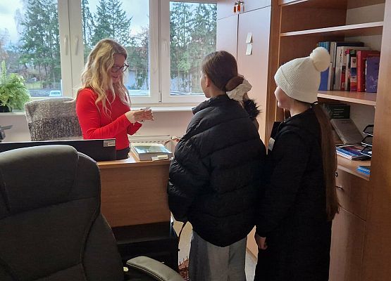 Grafika 11: Światowy Dzień Tabliczki Mnożenia – "Młodsi sprawdzają, czy starsi tabliczkę mnożenia znają".