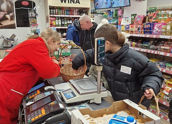 Grafika 15: Światowy Dzień Tabliczki Mnożenia – "Młodsi sprawdzają, czy starsi tabliczkę mnożenia znają".