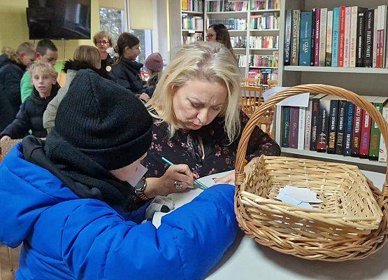 Grafika 16: Światowy Dzień Tabliczki Mnożenia – "Młodsi sprawdzają, czy starsi tabliczkę mnożenia znają".