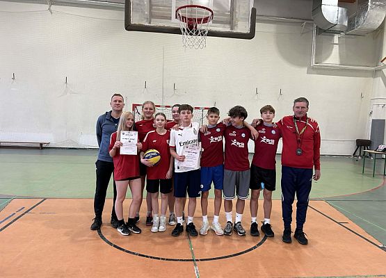 Zawodnicy z nauczycielami