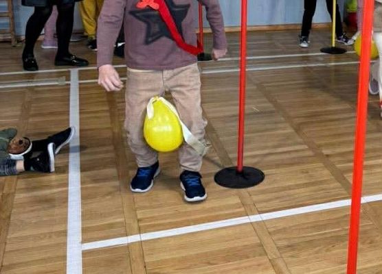 Turniejowe zmagania na torze przeszkód