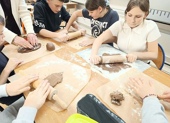 6b podczas wałkowania ciasta