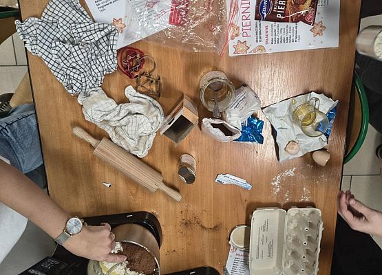 robimy ciasto na pierniki