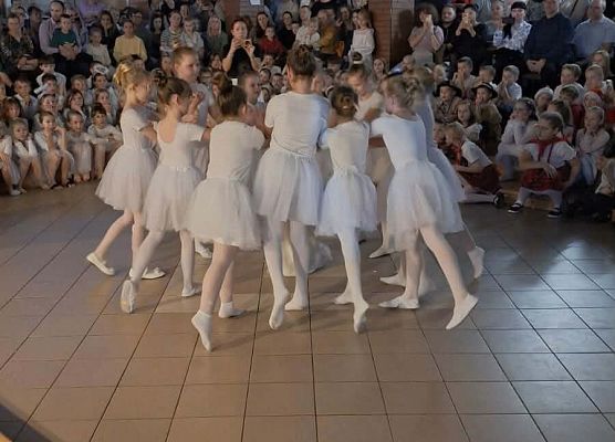 taniec dziewczynek