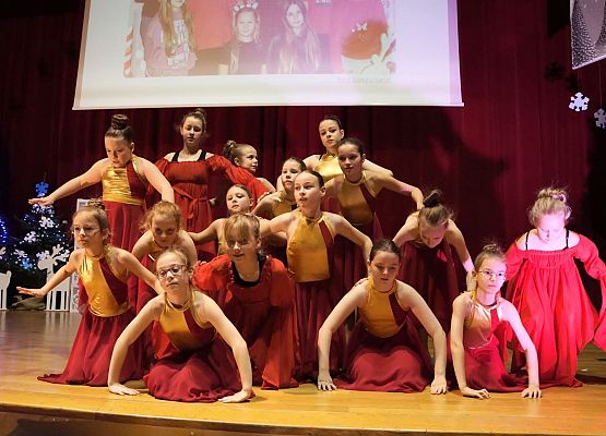 Julia Lena Hania i Agata podczas tańca