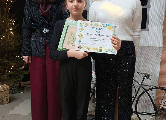 uczennica z dyplomem