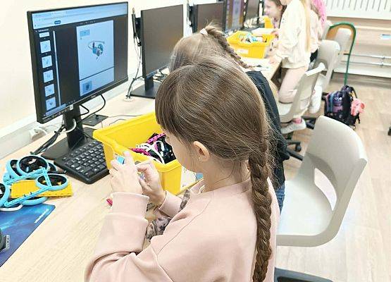 dzieci podczas zajęć