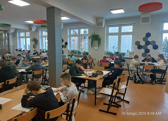 uczniowie podczas konkursu