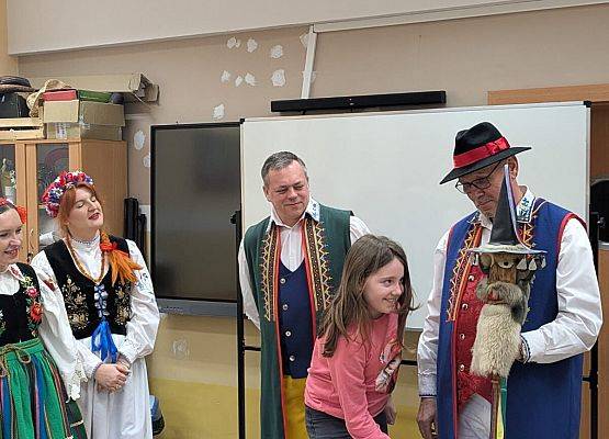 Agata Jasek gra na skrzypcach