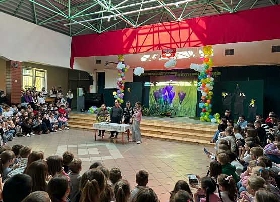 występ dziewczynek kabaret
