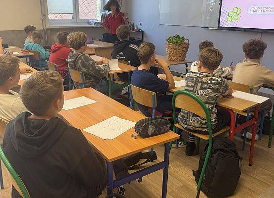 uczniowie podczas zajęć