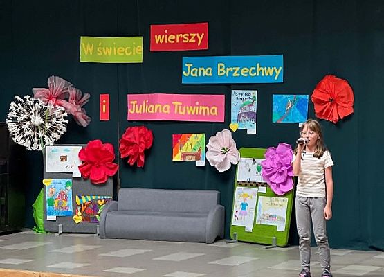 dziewczynka 3 recytuje