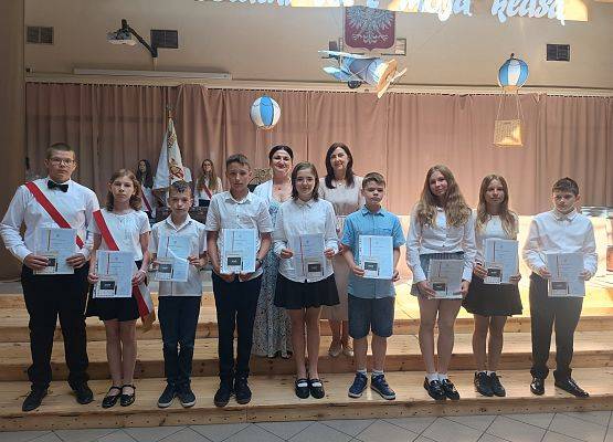 klasa 6b ze świadectwami