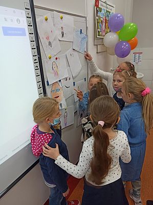  Grafika #0: Dzień Kobiet w 1b