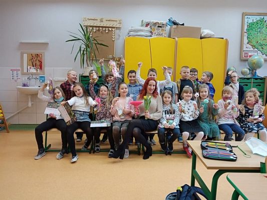  Grafika #0: Dzień Kobiet w I a