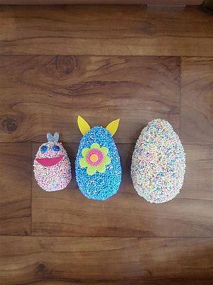 Jajka wielkanocne oklejone