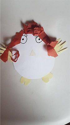 Kura wielkanocna z włosami