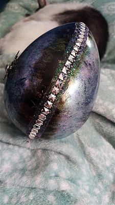 Pisanka wielkanocna plastikowa ozdobiona cekinami