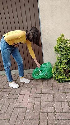 Magda segreguje szkło