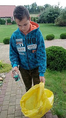 Antek segreguje plastik