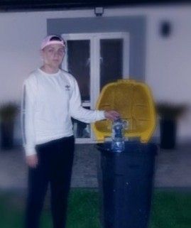 Bartek J segreguje odpady