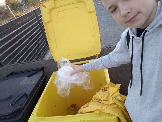 Tymek segreguje odpady