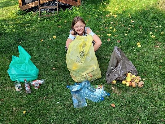 Emilka segreguje odpady