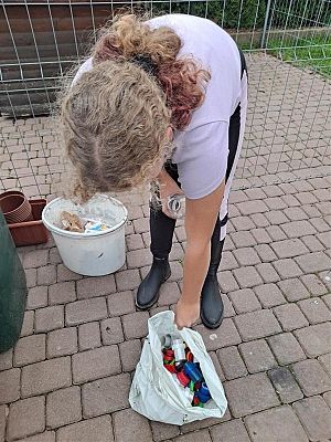 Martyna segreguje nakrętki