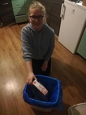 Jasmina segreguje odpady