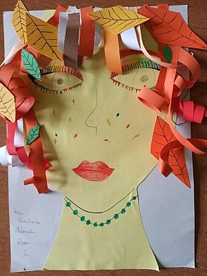 PANI JESIEŃ Z LIŚĆMI WE WŁOSACH