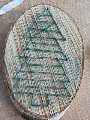 zielona choinka z nitki