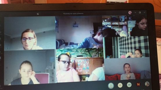  Grafika #5: Klasy III uczą się online