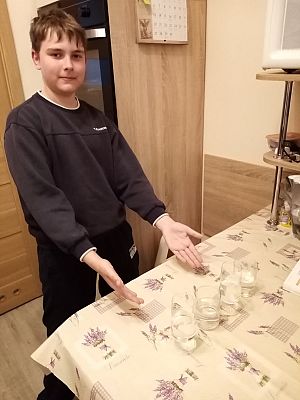  Grafika #1: Lekcja chemii w klasie 7b