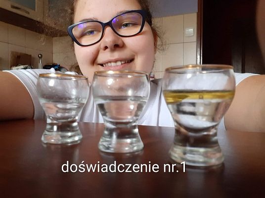  Grafika #0: Lekcja chemii w klasie 7b