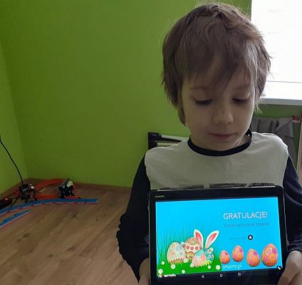  Grafika #1: W poszukiwaniu świąt w Escape Room