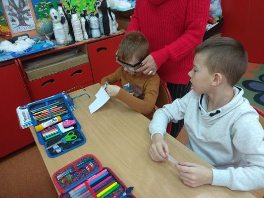  Grafika #11: "Autyzm z klasą"