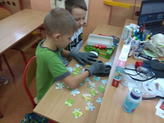  Grafika #9: "Autyzm z klasą"