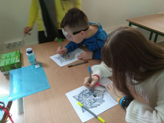  Grafika #14: "Autyzm z klasą"