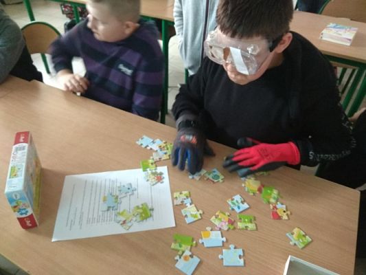  Grafika #10: "Autyzm z klasą"