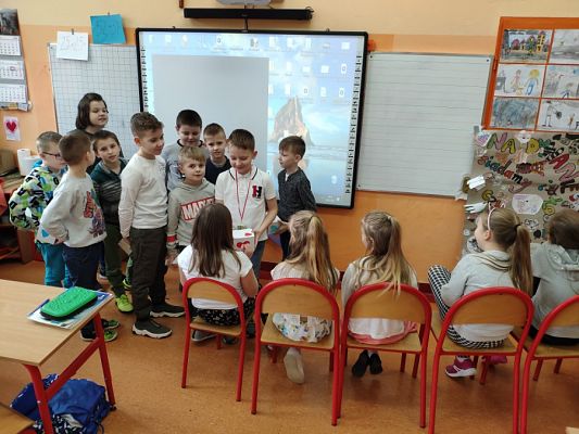  Grafika #0: Dzień kobiet w klasie 2b