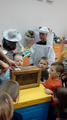 Grafika #3: Warsztaty pszczelarskie