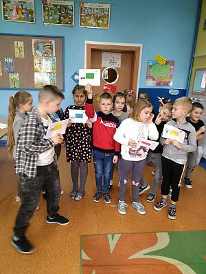  Grafika #3: Emocje na starcie