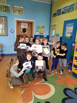  Grafika #4: Emocje na starcie