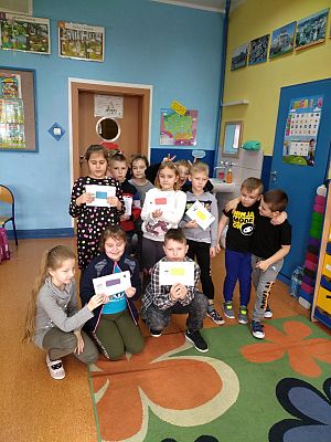  Grafika #0: Emocje na starcie