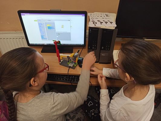  Grafika #8: Nauka programowania robotów dla dzieci "MAŁY KONSTRUKTOR"
